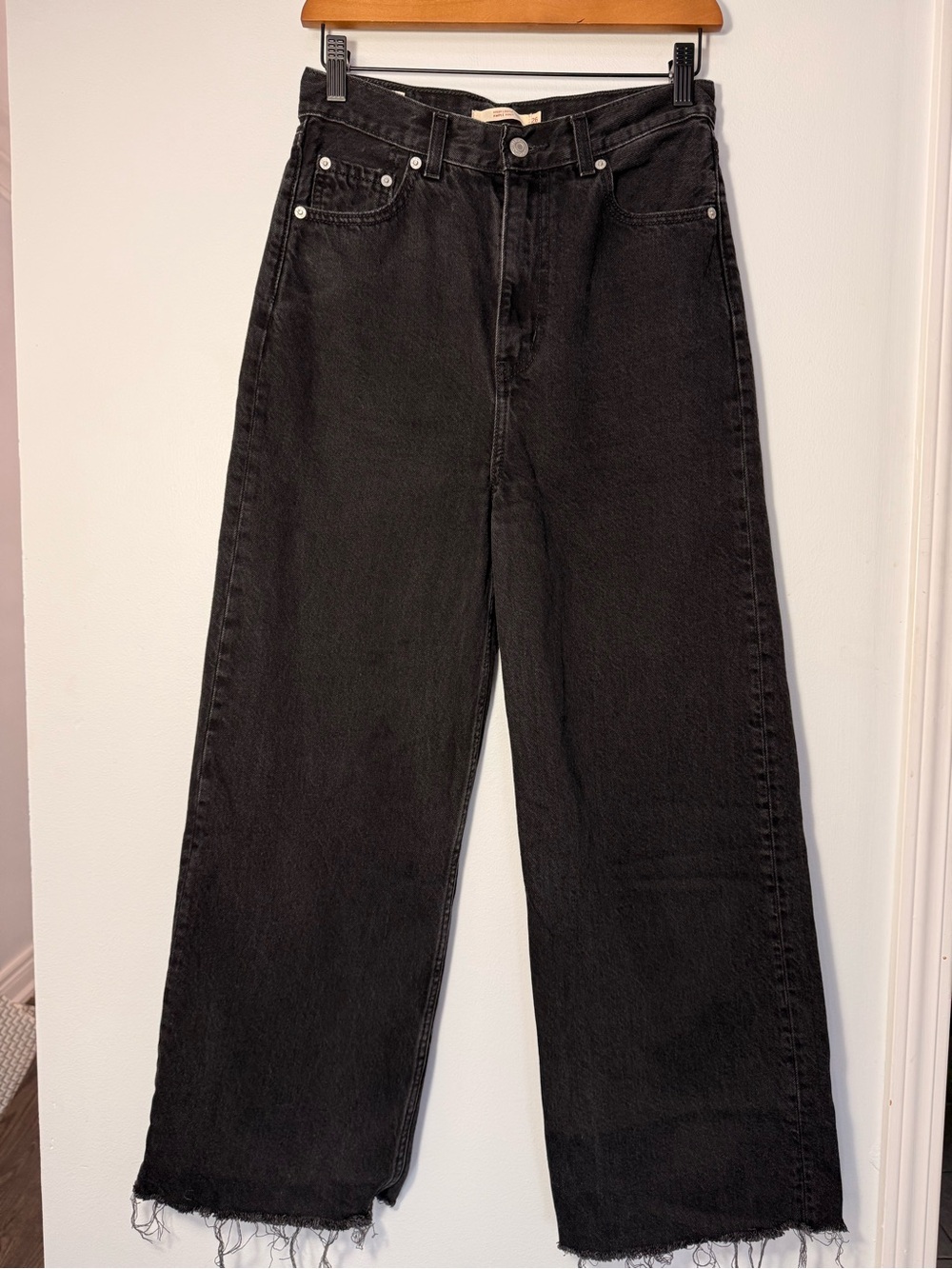 LEVI'S Denim High Loose Jean in Trainwreck size 26 - Picture 2 of 11